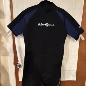 NeoSport Men's Short Sleeve Wetsuit - Black and Blue Medium